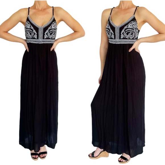 Venus black embroidered backless cut out tie back maxi dress size medium - Picture 1 of 9